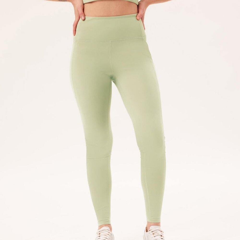Girlfriend Collective Compressive Pocket Legging in Matcha Size XS